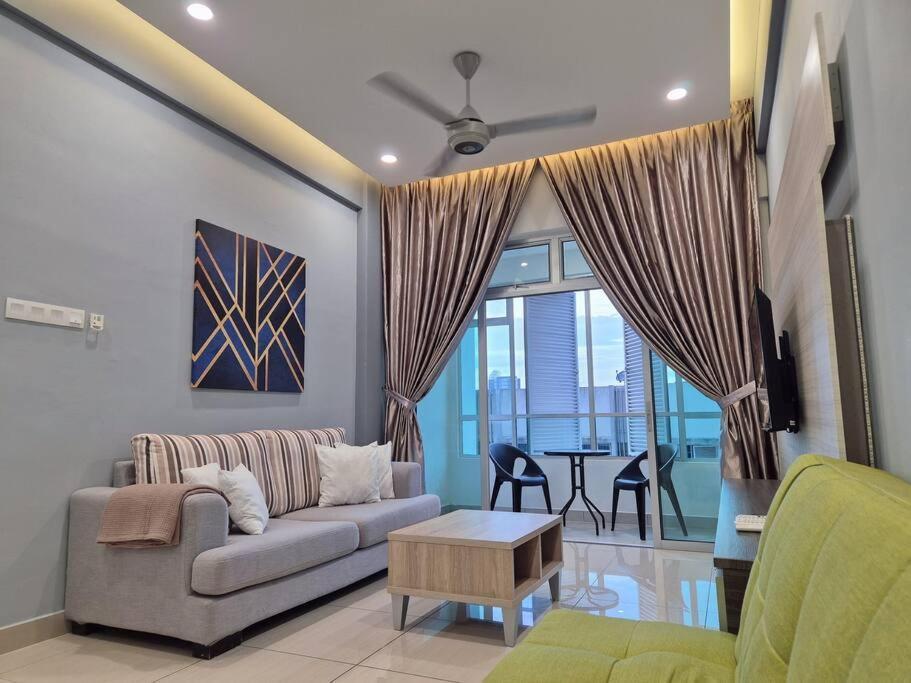 Walking Distance To Mount Austin 3 6 Pax * Johor Bahru
