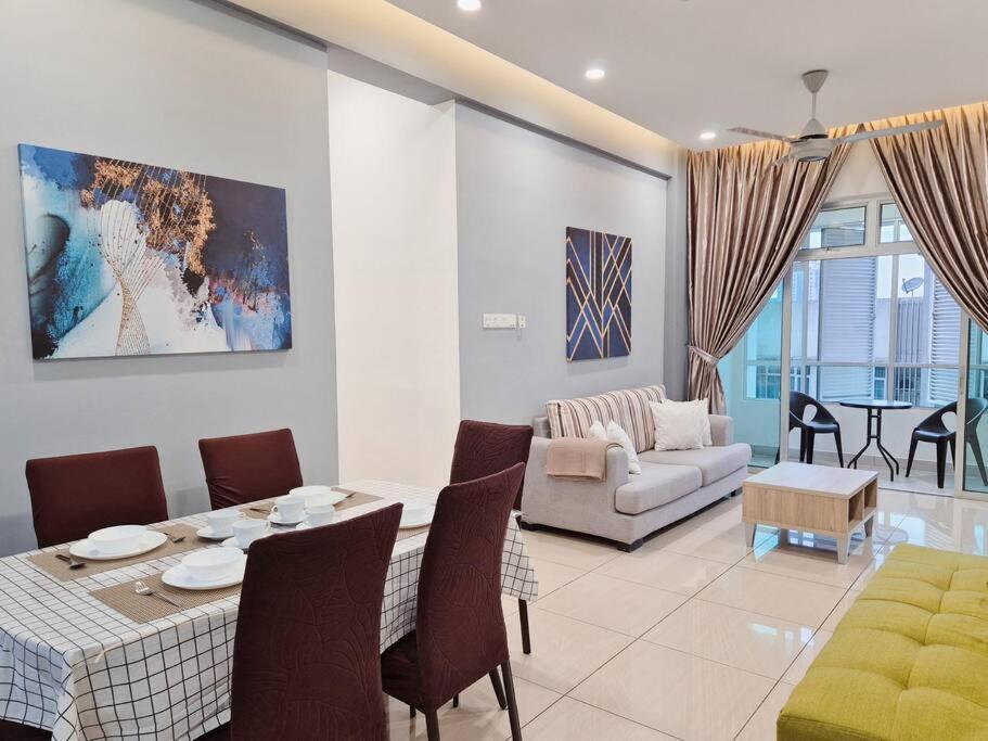 Walking Distance To Mount Austin 3 6 Pax * Johor Bahru