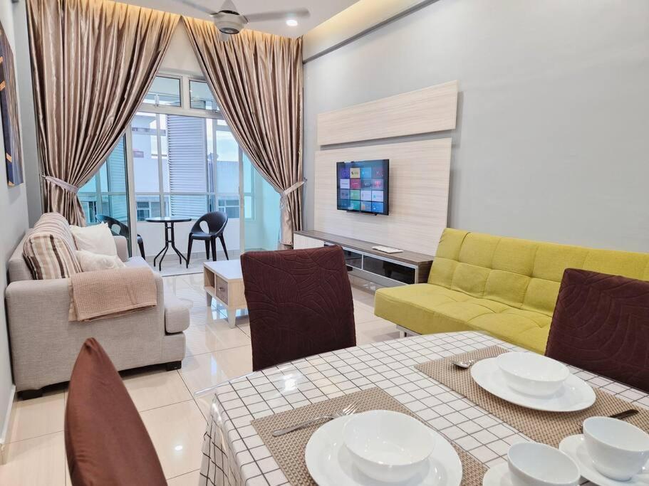 Walking Distance To Mount Austin 3 6 Pax * Johor Bahru